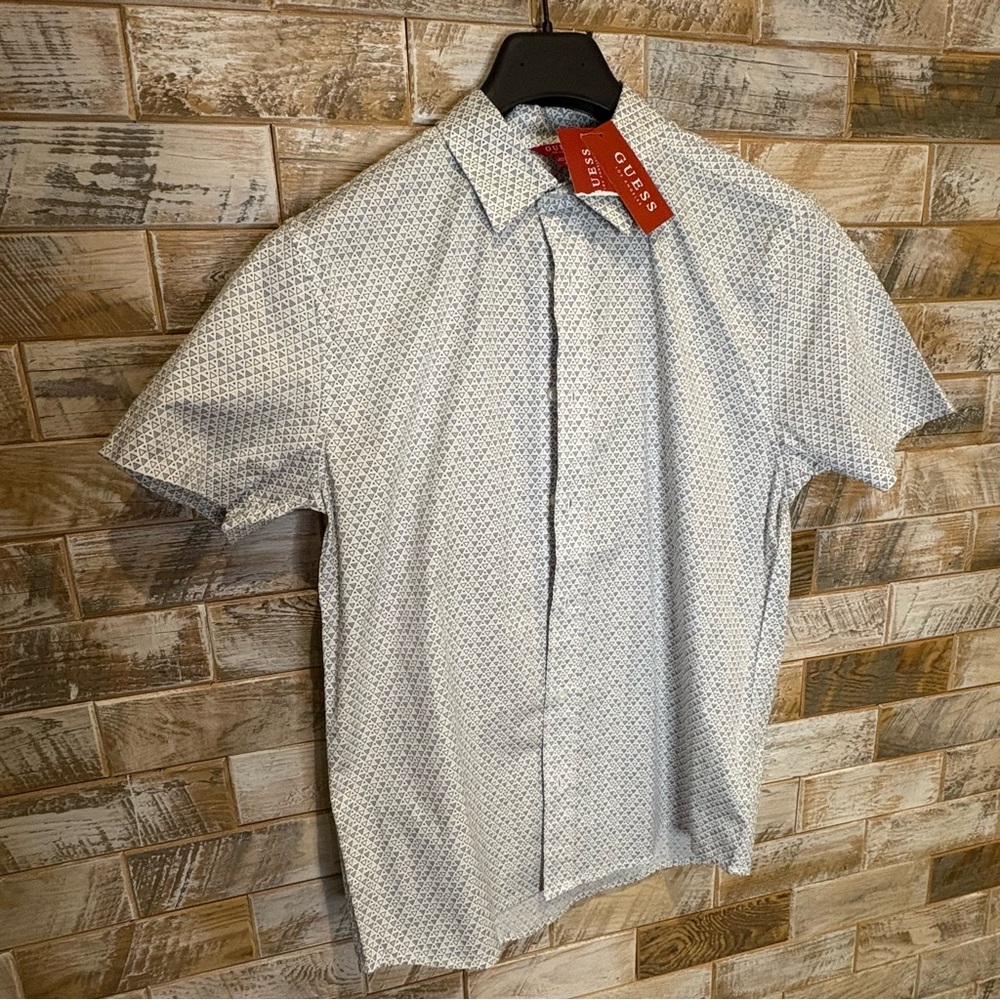 Guess White Casual Button Down Shirt with great design. Size M slim fit. NWT